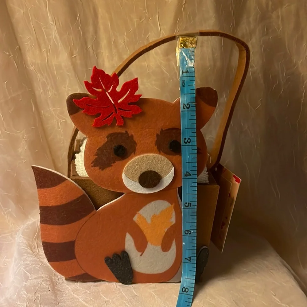 NWT- 3 pack washcloths 100% cotton in felt basket w/ raccoon on front